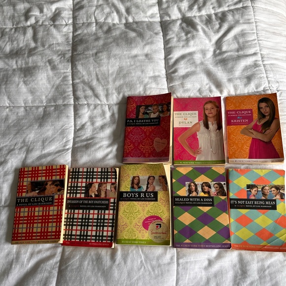 The Clique Book Series by Lisi Harrison - Picture 3 of 10